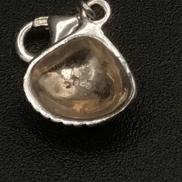 Sterling Silver Shell Charm Hallmarked 925 C B (Carlo Biagi) - Picture 3 of 3